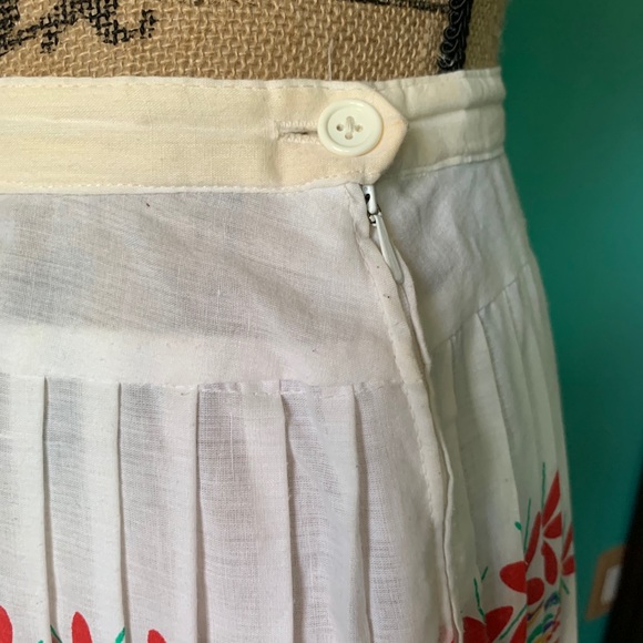 Vintage Floral Print Full Pleated White Skirt - Picture 5 of 7